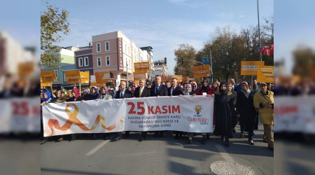 AK Kadınlar Şiddete Karşı Yürüdü