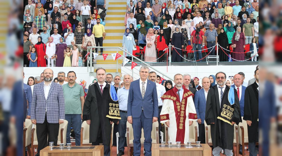 Bakan Ekrem Yce'den baarl rencilere istihdam mjdesi