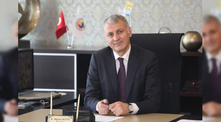 Gençlerini yarınlara hazırlayan milletler geleceğe güvenle bakar