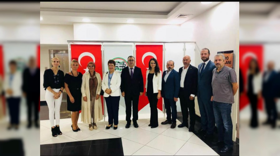 İyi Parti Kadına Şiddet ve Nafaka konulu panele katıldı