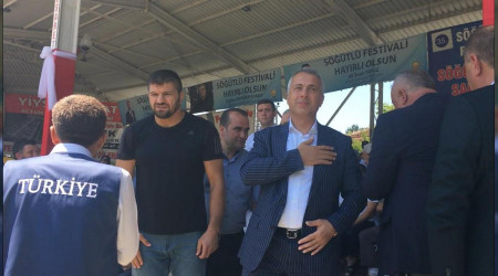 Babaolu Stl Er meydannda  7 Pehlivan Babaolu iin greti
