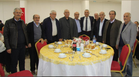Hendek'te retmenlere zel kutlama