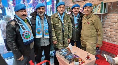 Sakaryal airler, imza gnnde sevenleriyle bir araya geldi