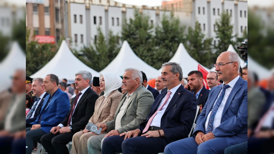 “O gece dünya, inananların vatan uğruna neler yapabileceğini izledi”