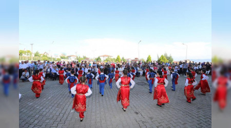 Yenikent Halk Eğitimi Merkezi Müdürlüğünün Yılsonu Sergisi Açıldı