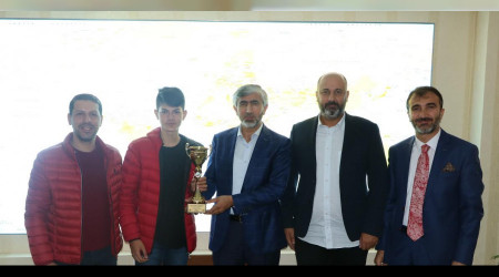 Arif zsoy, Bilardo ampiyonunu Arlad