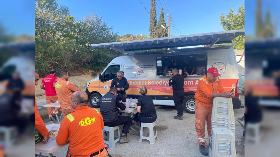 ERENLER BELEDİYESİ’NDEN YANGIN BÖLGESİNE TÜM İMKANLAR İLE DESTEK