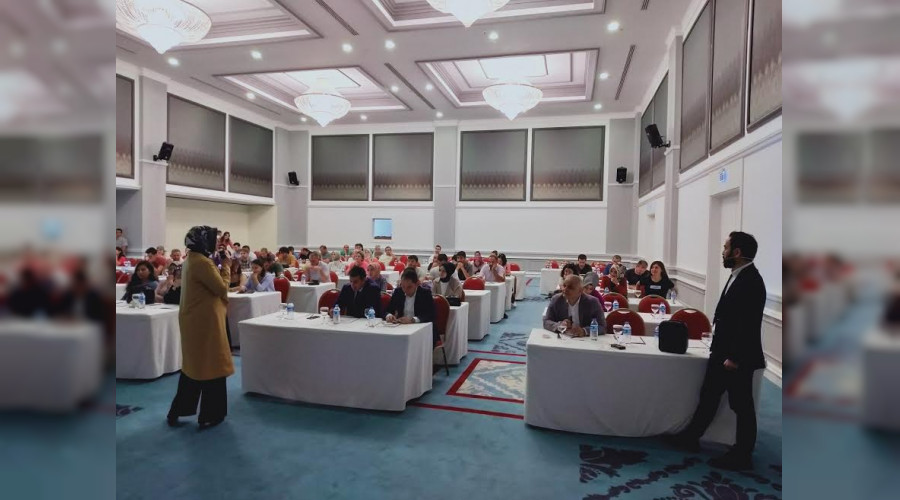 Rehber retmenlere ?Mutluluk ve Baarnn Psikolojisi' Eitimi