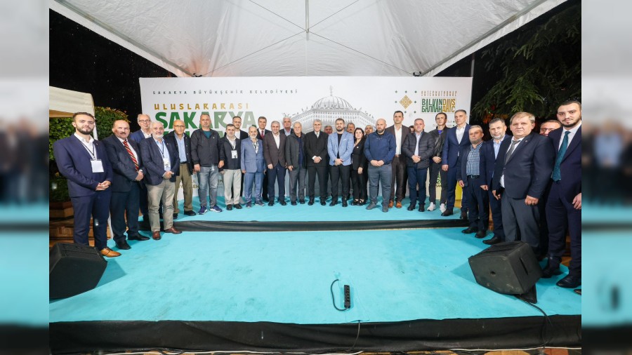Sakarya’da Balkan şöleni: Farklı kültürler AKM önünde buluştu