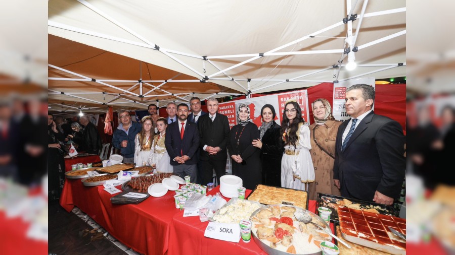 Sakarya’da Balkan şöleni: Farklı kültürler AKM önünde buluştu