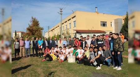 AKYAZI'DA AMPYON BELL OLDU