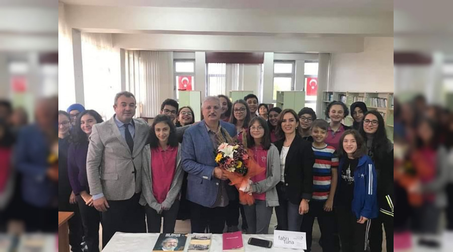 Aykut Yiit Ortaokulu Yazar Fahri Tuna'y arlad.