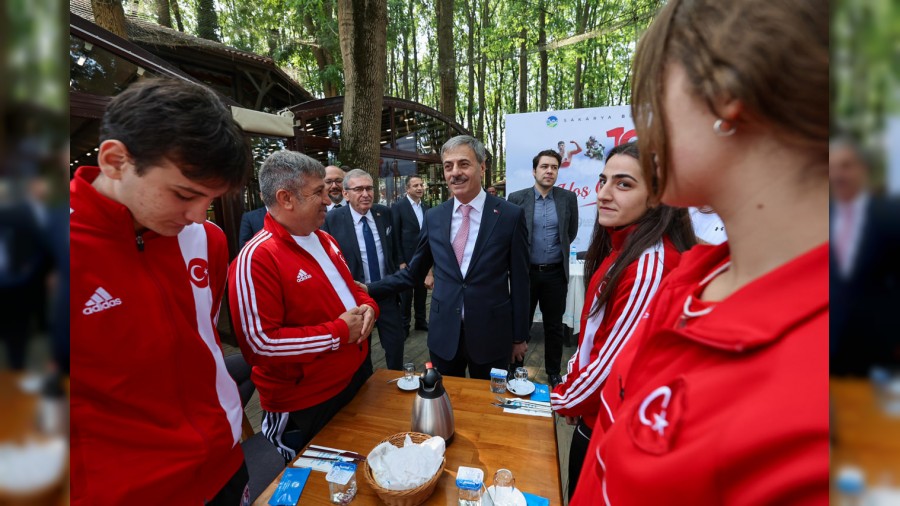Bakan Alemdar, 500 yldz sporcuyla:
