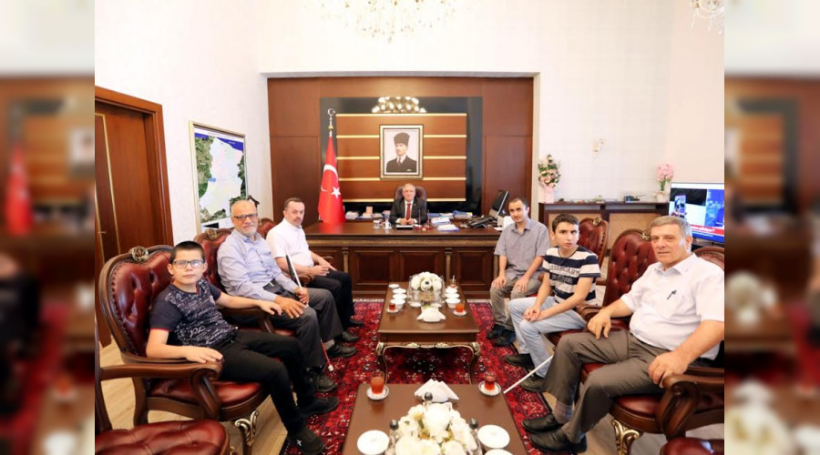 Anadolu Engelliler Dernek Yönetimi ve Öğrencilerden Vali Nayir'e Ziyaret
