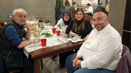 Levent Candan, dostlaryla Serdivan Kebapbeyde nc grup iftarn gerekletirdi
