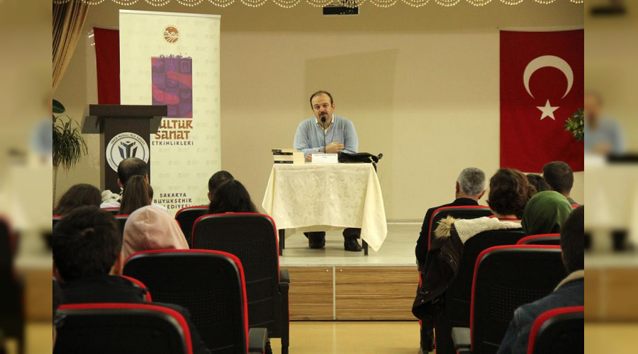 Mehmet Akif'i bilmek Safahat'ı anlamaktan geçer