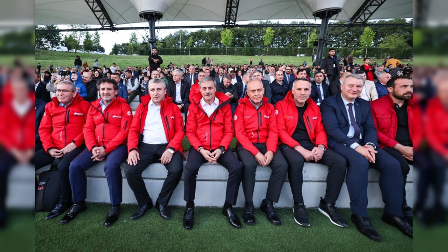 Sahne ovlar, gsterilerle len tadnda seremoni