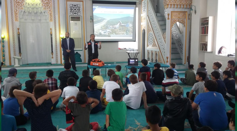 Abdlhamit camiinde deprem ve acil durum eitimi verildi
