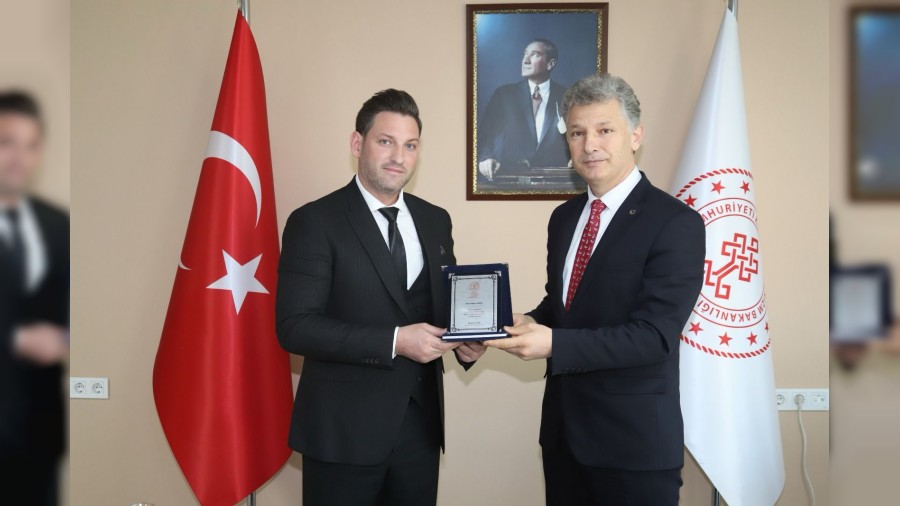 Aykut Sabana l Turizm Mdrlnden plaket