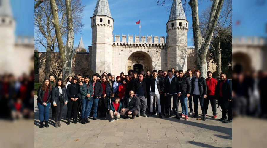 Gençler Bilimin İzinde