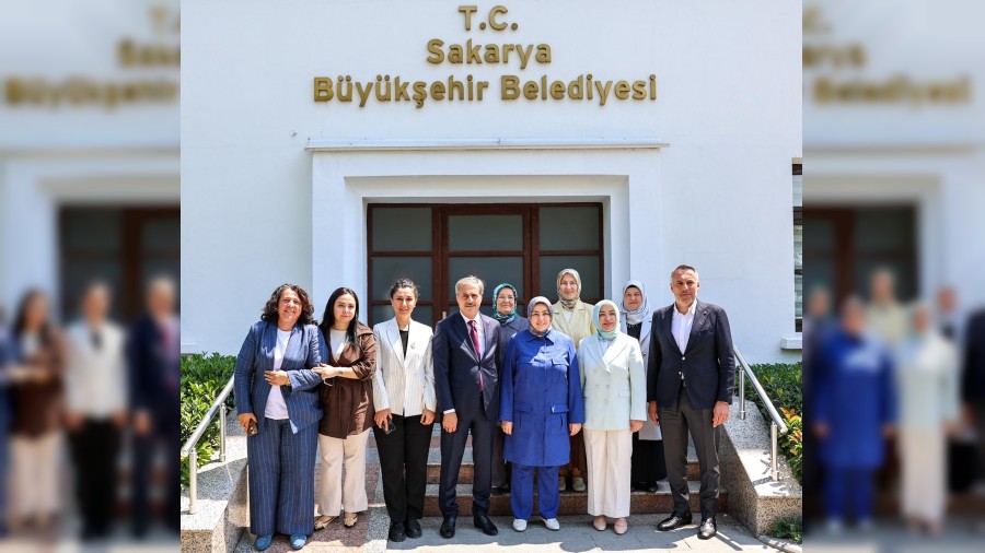“Kadınlar güçlü Türkiye hedeflerinin en önemli yapı taşıdır”