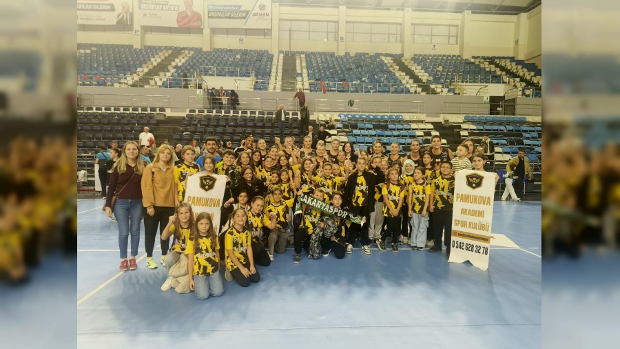 Kzlar Paalar Gibi! Sakarya Voleybol Frtnas Dinmiyor