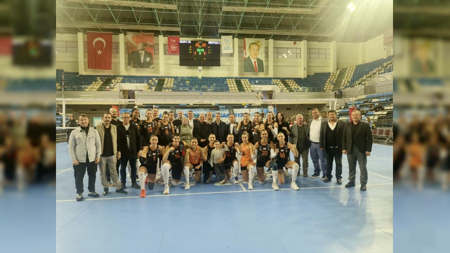 Kzlar Paalar Gibi! Sakarya Voleybol Frtnas Dinmiyor