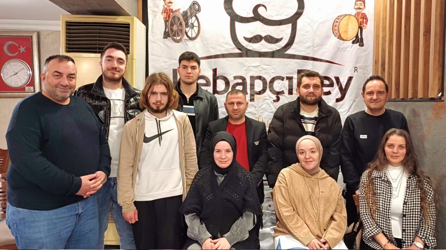 Levent Candan, iftar programlarnn ikinci bulumasn Serdivan Kebapbeyde gerekletirdi