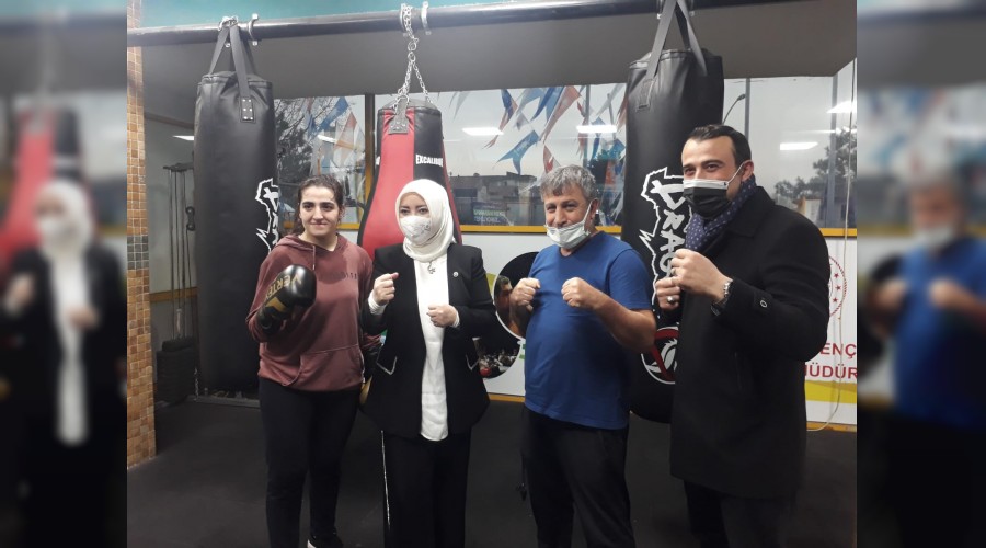 MLLETVEKL ATABEK AMPYONLA BOKS YAPTI