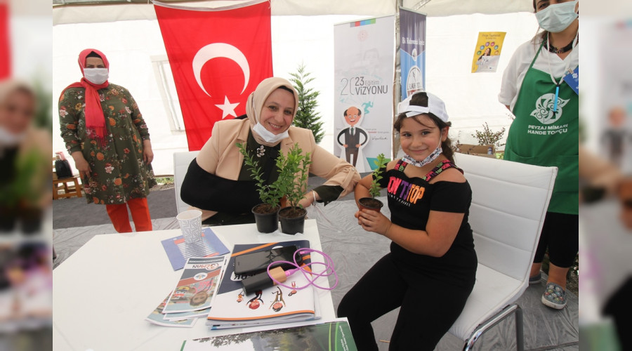 Öğrencilerimiz Festivalde Bitki Dikimi Öğreniyorlar