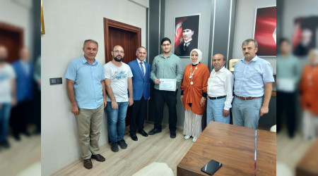 YKS Yabancı Dil Testinde 80 sorunun tamamını doğru cevapladı