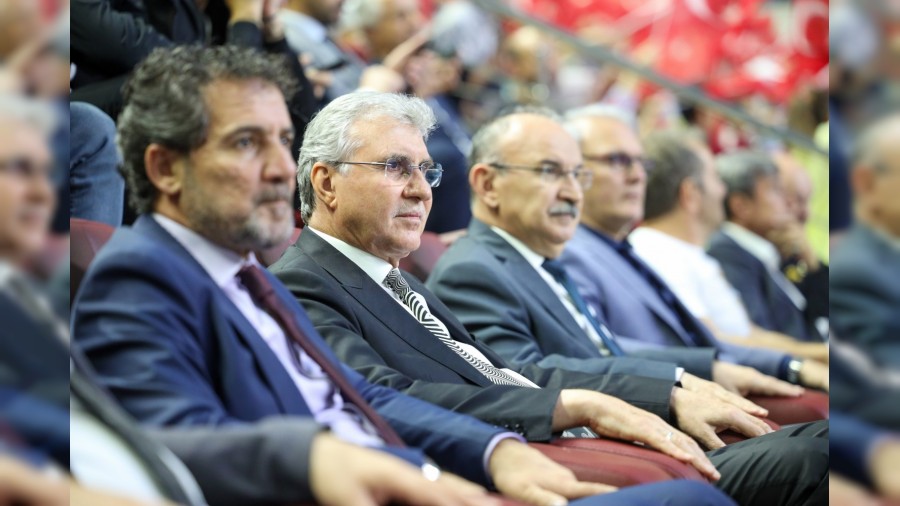 A Milli Hentbol Takımı Sakarya’da kazandı; Tribünler kırmızı- beyaz