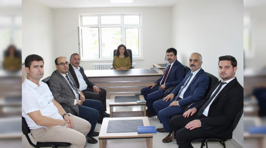 Arifiye'deDil Eitim Merkezi Alyor.
