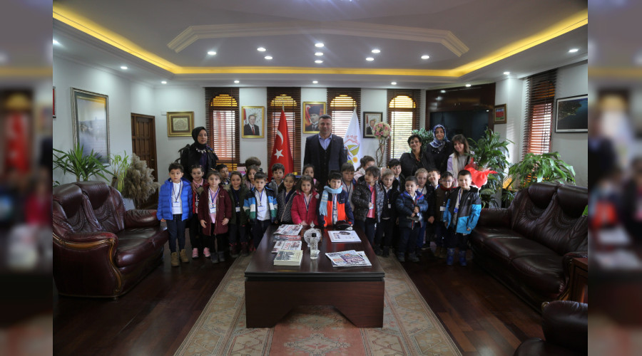 Başkan Özen'in Minik Misafirleri