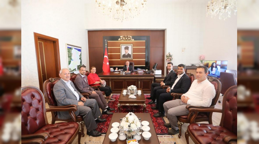 almalarna devam eden Y Parti'den Vali Nayr'a ziyaret