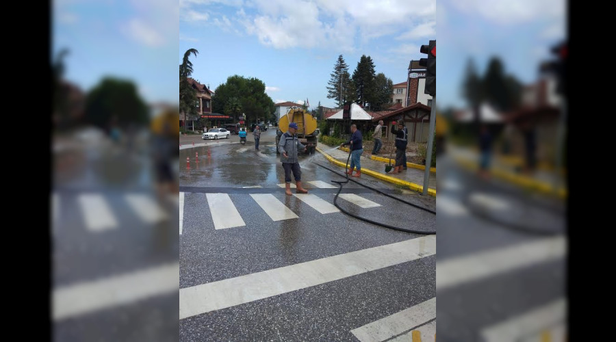 Sapanca da Caddeler Periyodik Olarak Ykanyor
