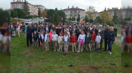 15 Temmuz Camili'de 4700 fidan, toprakla bulutu