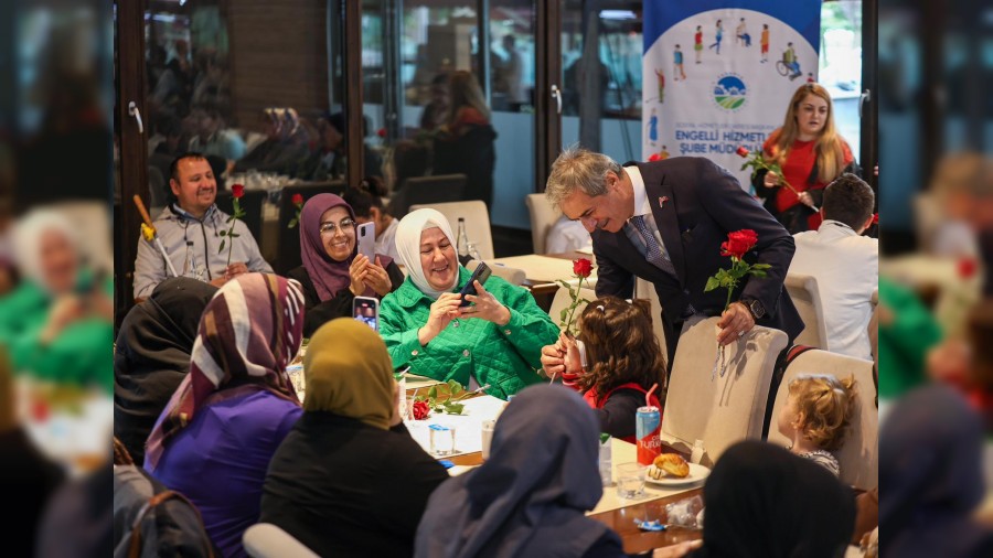 Ba�kan Alemdar, Beyaz Baston G�n��nde g�rme engellilerle bulu�tu