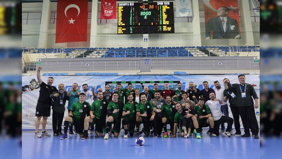 Büyükşehir Hentbol dolu dizgin: Evimizde galip geldik