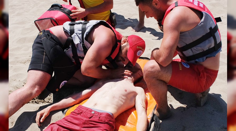 Büyükşehir, kuzey sahillerinde “hayat” nöbetine başladı