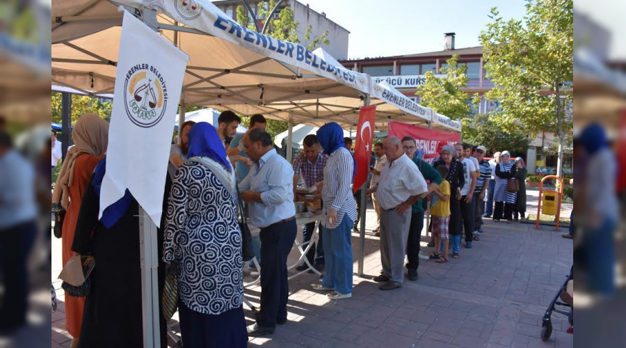 ERENLER'DE AĞIZLAR AŞURE İLE TATLANDI