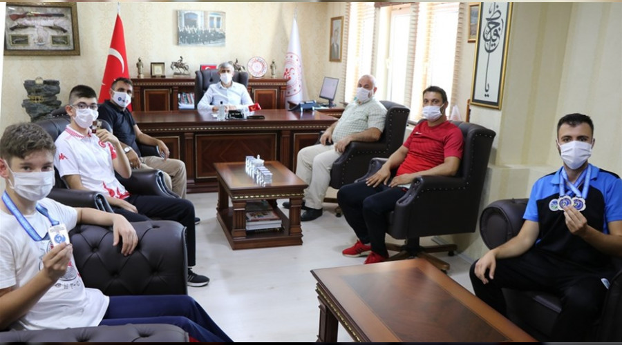 l Mdr Arif zsoy,  zel ampiyonlar Arlad