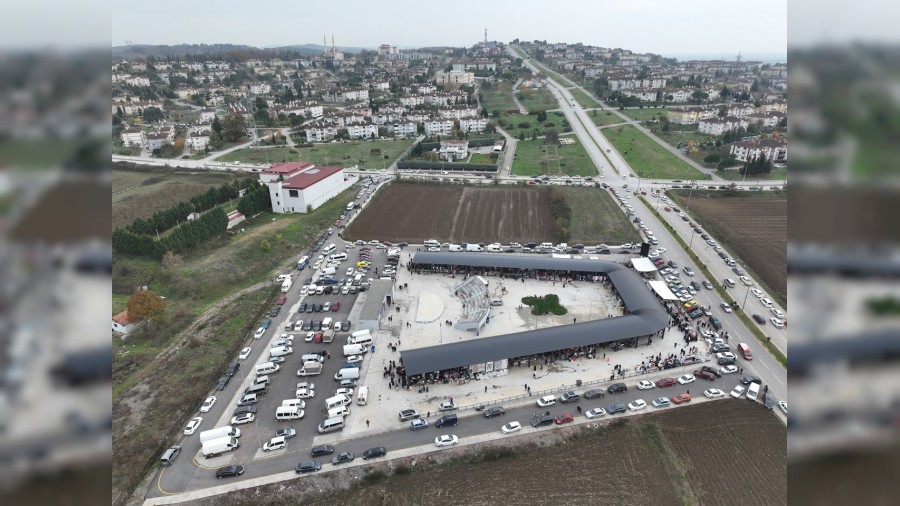 Yenikent Bölgesine Yeni Soluk: Giyim ve Kumaş Pazarı Açıldı