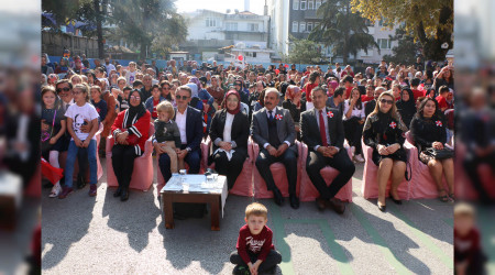Atatürk İlkokulu Cumhuriyet Bayramı Kutlamalarında  İşitme Engelli Çocuklarımızı Unutmadı