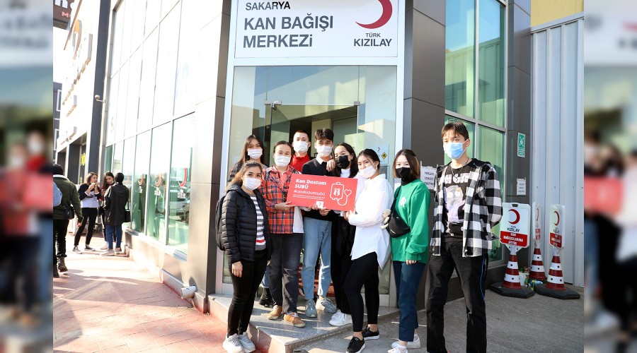 Kan dostu olmak iin sraya girdiler