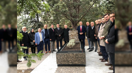 Babaolu, Alparslan Trke'in kabrini ziyaret etti