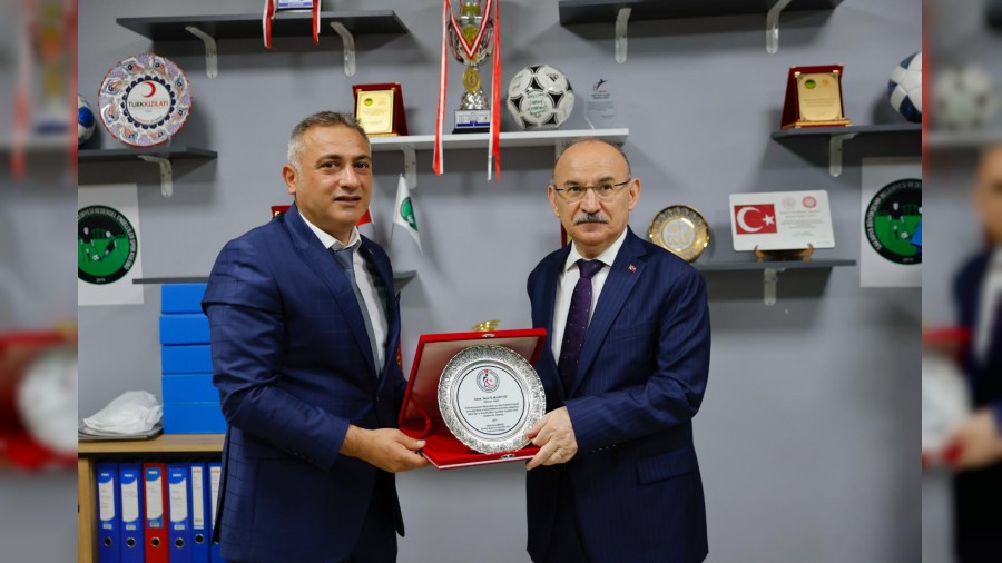 Sakarya Valisi, Bedensel Engelli Spor Kulb'ne destek ve tebrik ziyareti