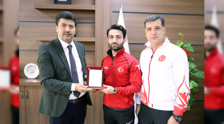 Şampiyon sporcular yetiştiriyoruz