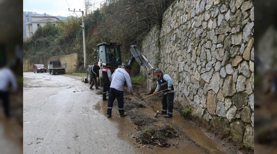 Sapanca'da Yağmur Suyu Kanal Çalışmalarına Devam