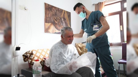 Büyükşehir’den yaşlılara evde berber hizmeti